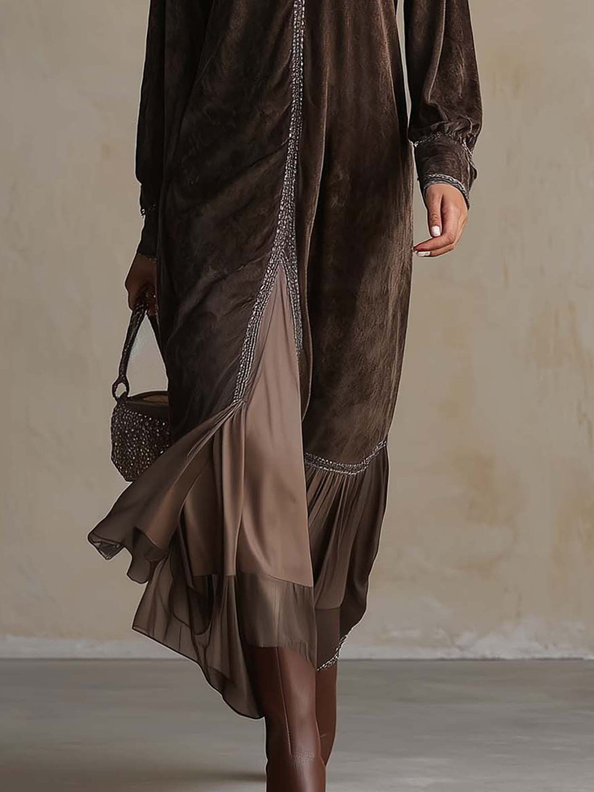 DALILA | Abito Midi Svasato in Suedine Marrone con Scollo a V